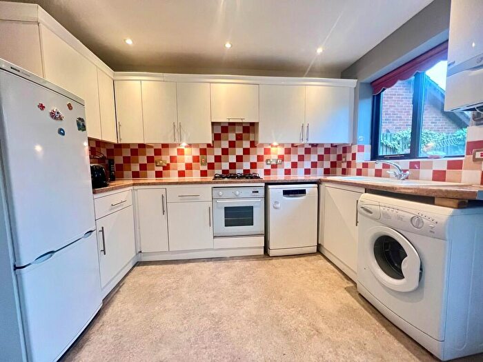 3 Bedroom End Of Terrace House To Rent In Clovelly Close, Pinner, HA5