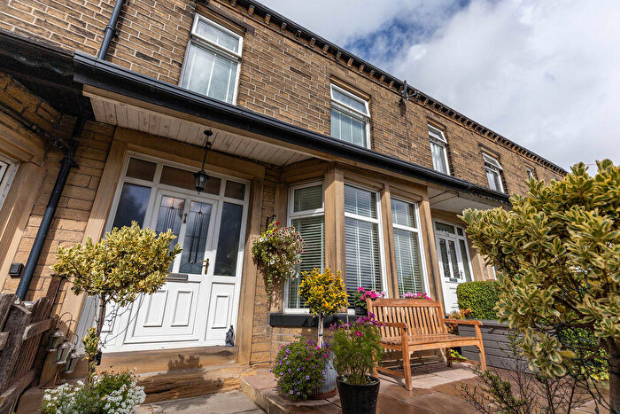 4 Bedroom Terraced House For Sale In Rochdale Road, Pye Nest, HX2