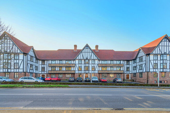 2 Bedroom Apartment To Rent In Queens Close, Lammas Lane, Esher, KT10