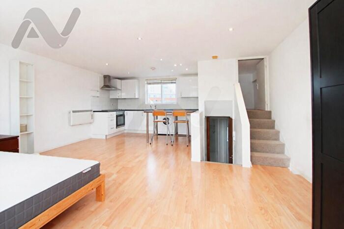 Studio To Rent In Mackenzie Road, Caledonian Road, London, N7