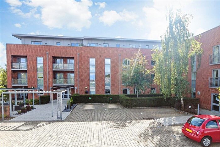 1 Bedroom Flat For Sale In The Brow, Burgess Hill, West Sussex, RH15