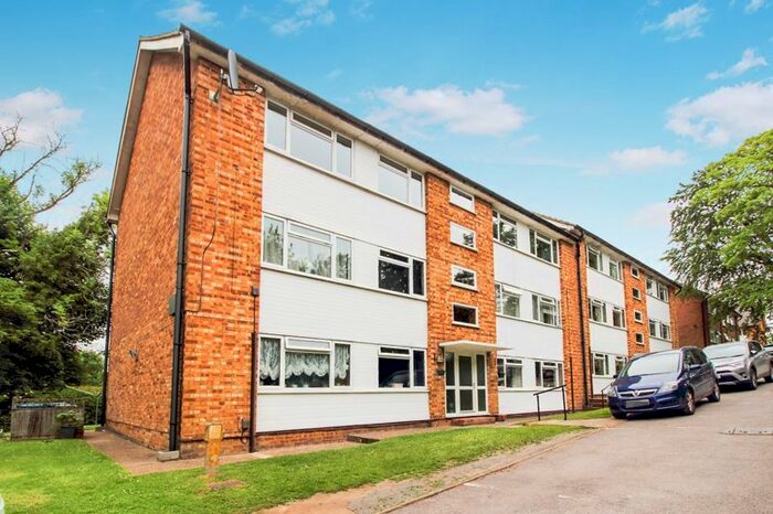 2 Bedroom Flat To Rent In Tupwood Lane, Caterham, CR3