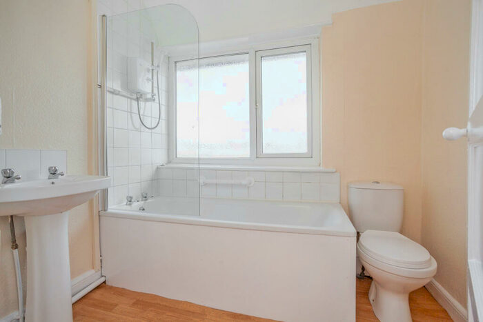 3 Bedroom Terraced House For Sale In Green Lane, Doncaster, DN6