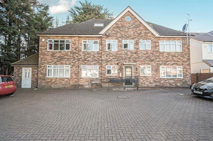 2 Bedroom Flat For Sale In Edgwarebury Lane, Edgware, HA8