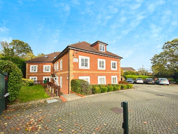 2 Bedroom Flat For Sale In Windsor Lane, Burnham, SL1