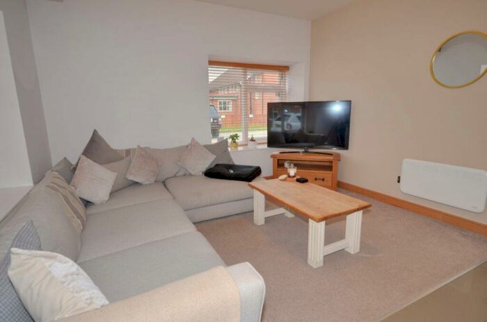 1 Bedroom Apartment To Rent In St Lukes Court, Willerby, HU10