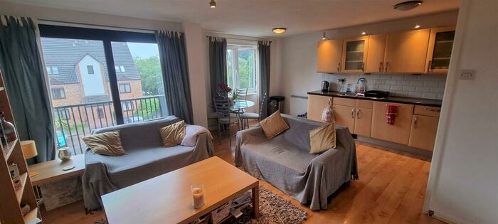 2 Bedroom Flat To Rent In Flamingo Court, Castle Marina, Nottingham, NG7