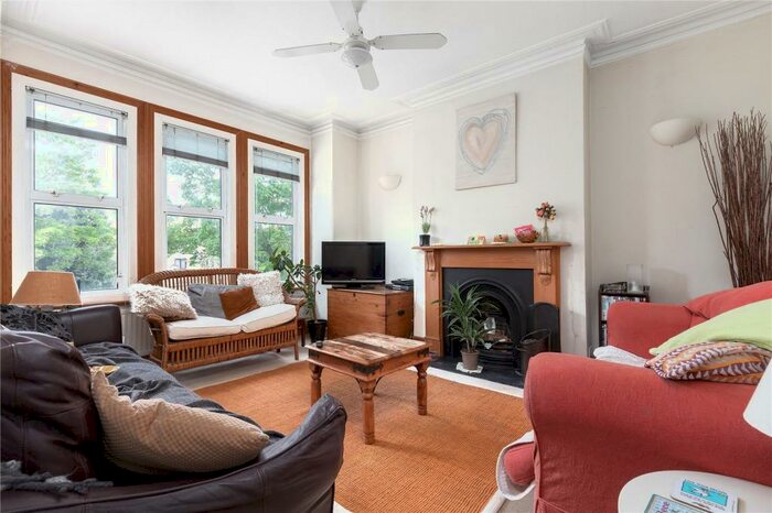 4 Bedroom Maisonette To Rent In Weir Road, London, SW12