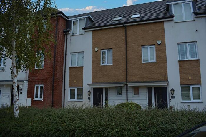 4 Bedroom Town House To Rent In Top Fair Furlong, Redhouse Park, Milton Keynes, MK14