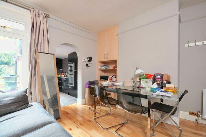 4 Bedroom Semi-detached House To Rent In Dapdune Road, Guildford, GU1