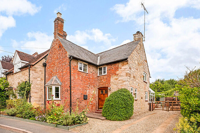 3 Bedroom Semi Detached House For Sale In Butlers Marston, CV35