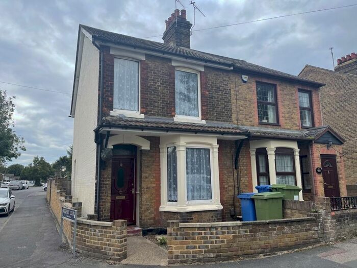 3 Bedroom Semi-Detached House To Rent In Wellwinch Road, Sittingbourne, ME10