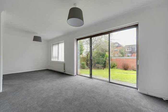 2 Bedroom Flat To Rent In Merryfield Gardens, Stanmore HA7
