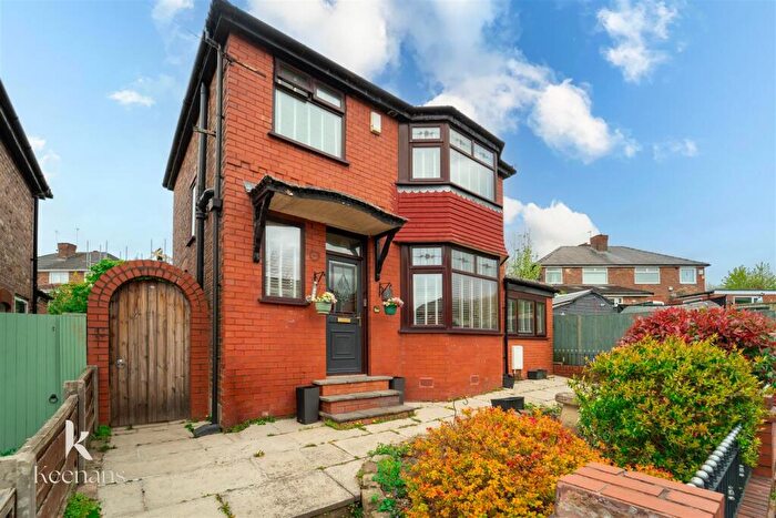 3 Bedroom Detached House For Sale In Cranford Close, Swinton, Manchester, M27