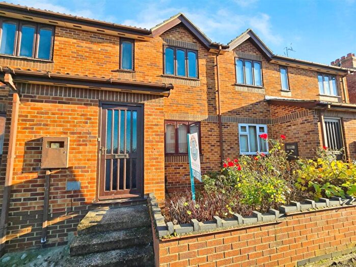 2 Bedroom Flat To Rent In Kings Road, Rushden, Northants, NN10