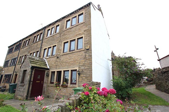 2 Bedroom House To Rent In Croft Top, Outlane, Huddersfield, HD3