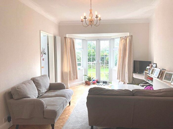 3 Bedroom Semi-Detached House To Rent In Willow Way, London, N3