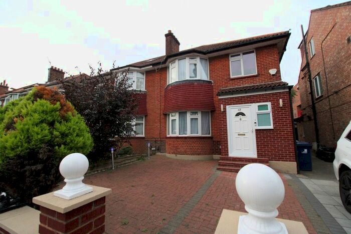 4 Bedroom Semi-Detached House To Rent In Bowes Road, London, W3