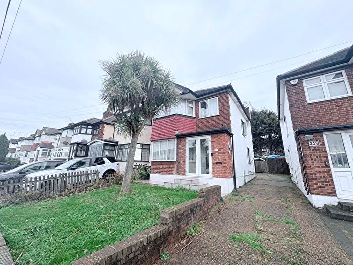 3 Bedroom Semi-Detached House For Sale In Southend Road, Woodford Green, IG8