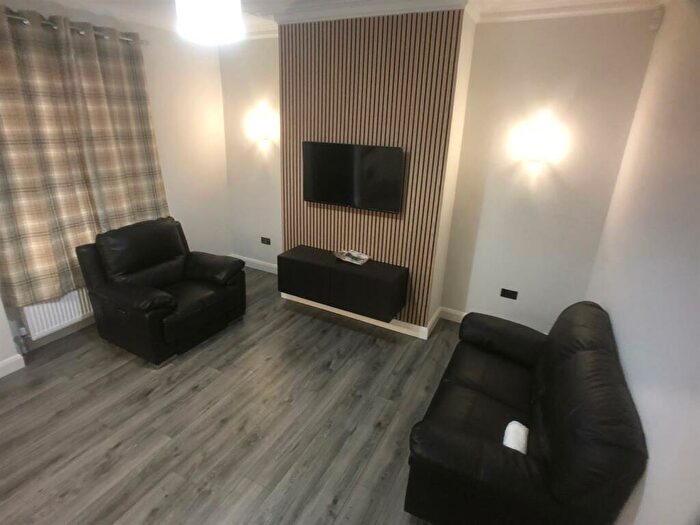 2 Bedroom House To Rent In Pearson Avenue, Hyde Park, Leeds, LS6