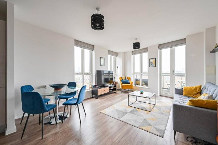 1 Bedroom Flat To Rent In Bow Common Lane, Bow, London, E3