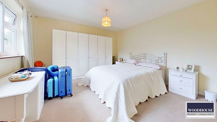4 Bedroom Detached House For Sale In Hamlet Hill, Roydon, CM19
