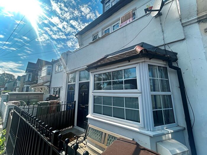 1 Bedroom Maisonette To Rent In London Road, Mitcham Junction, Mitcham, CR4