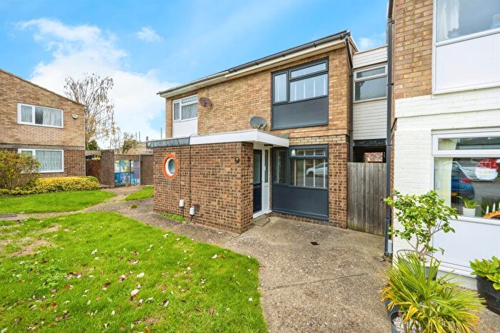 3 Bedroom Semi-Detached House For Sale In Dines Close, Wilstead, Bedford, MK45
