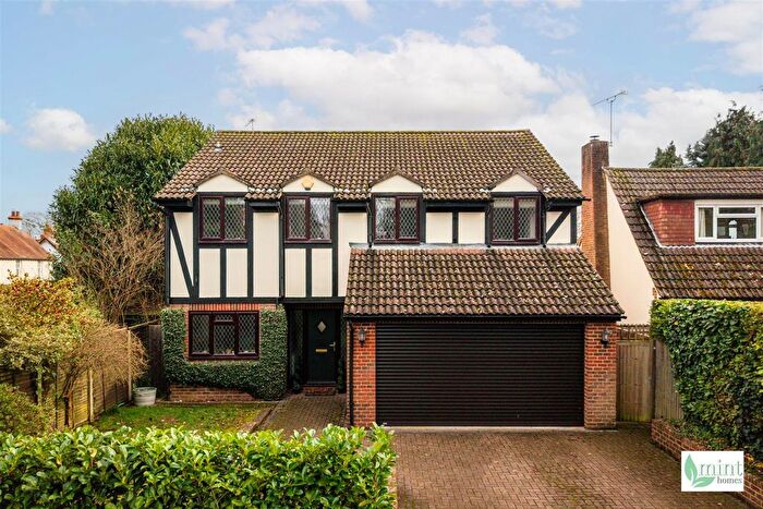 4 Bedroom Detached House For Sale In Aviary Road, Pyrford, GU22