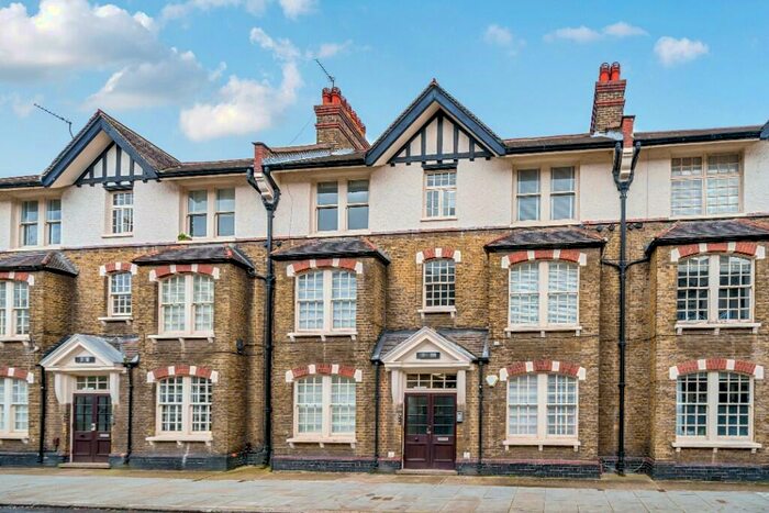 1 Bedroom Apartment To Rent In Burton Grove, London, SE17