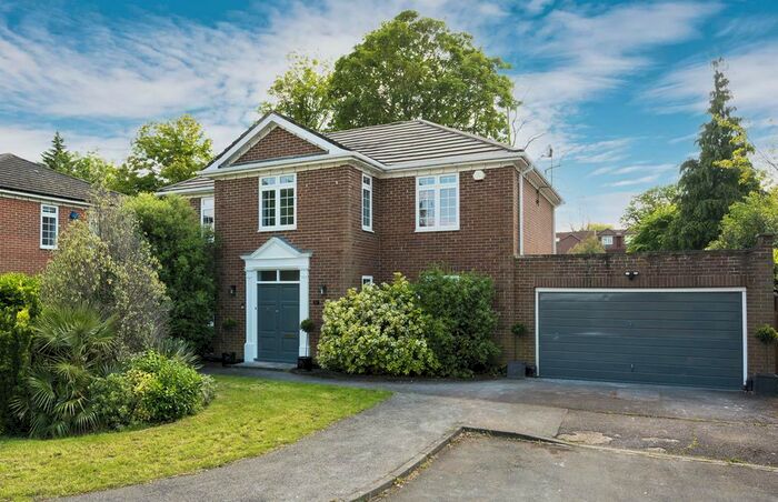 5 Bedroom Detached House To Rent In Charlton Kings, Weybridge, KT13