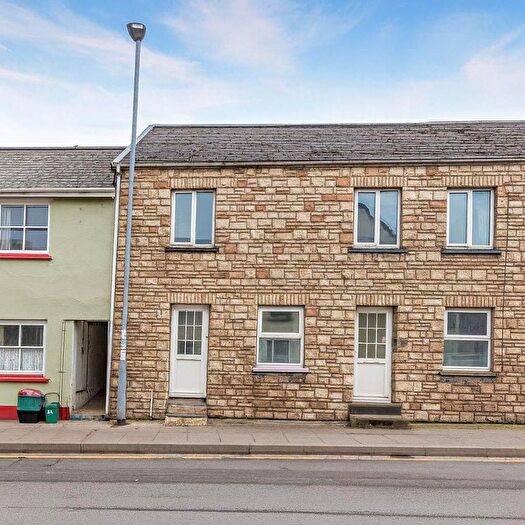 2 Bedroom Terraced House To Rent In New Street, Torrington, EX38