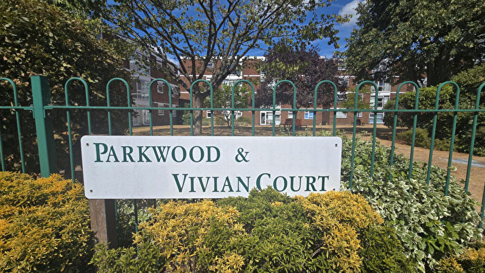 2 Bedroom Apartment To Rent In Parkwood, Beckenham, BR3