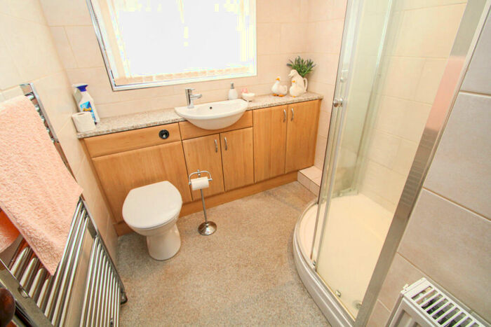 2 Bedroom Semi-Detached Bungalow For Sale In Beverley Heights, Southampton, SO18