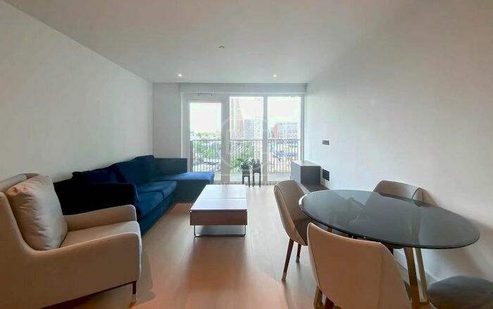 2 Bedroom Flat To Rent In Fountain Park Way, London, W12