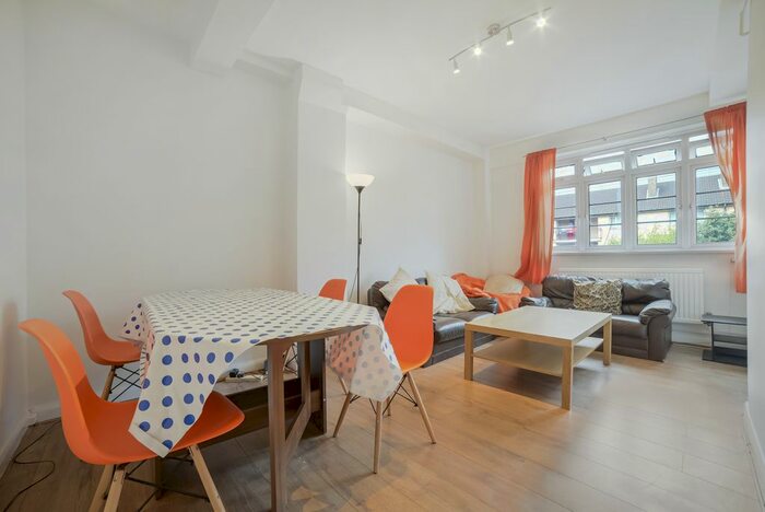 3 Bedroom Flat To Rent In St. Olaves Estate, Druid Street, London SE1