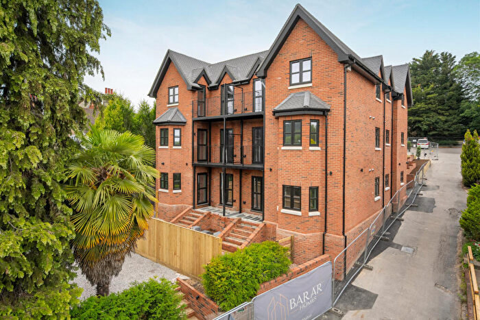 2 Bedroom Flat To Rent In London Road, High Wycombe, Buckinghamshire, HP11