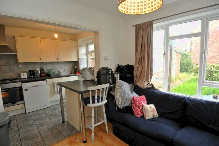 4 Bedroom Terraced House To Rent In Beechtree Avenue, Englefield Green, Egham, TW20