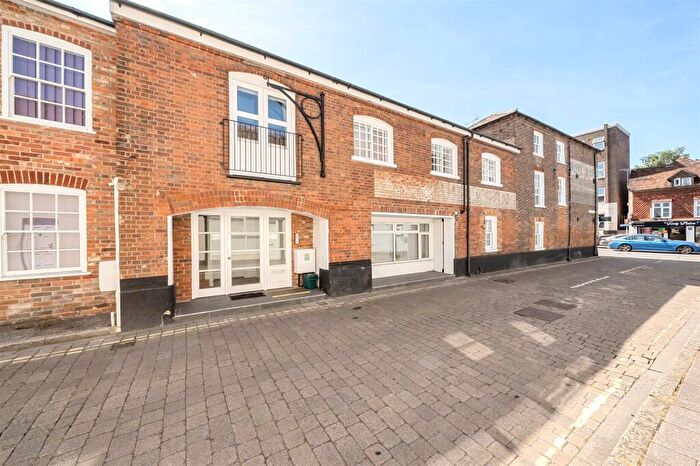 2 Bedroom Apartment For Sale In Kings Road West, Newbury, RG14
