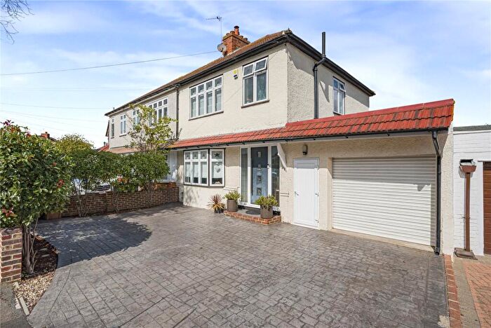 3 Bedroom Semi Detached House For Sale In Selwyn Crescent, Welling, DA16