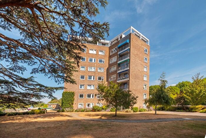 2 Bedroom Flat To Rent In Albany Park Road, Kingston Upon Thames, KT2