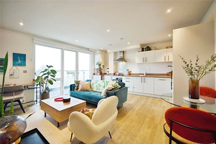 1 Bedroom Flat For Sale In Station Road, London, London, N11
