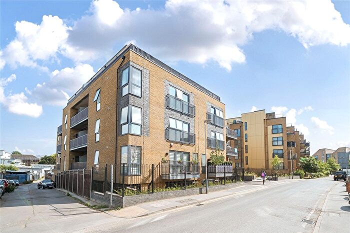 1 Bedroom Flat For Sale In Trout Road, West Drayton, UB7