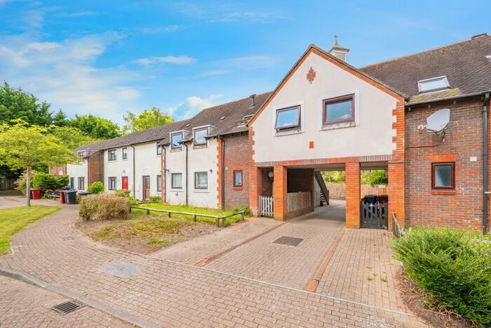 2 Bedroom Flat For Sale In Southdown Close, Midhurst, West Sussex, GU29