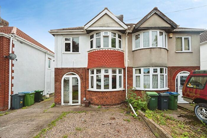 3 Bedroom Semi-Detached House For Sale In Lindley Avenue, Tipton, DY4