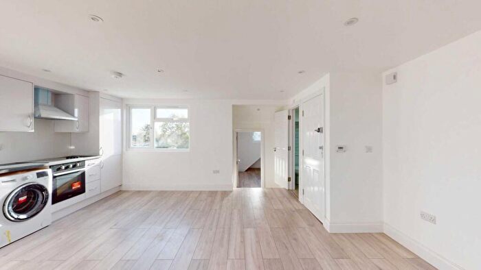 1 Bedroom Apartment To Rent In Bathurst Walk, Iver, SL0