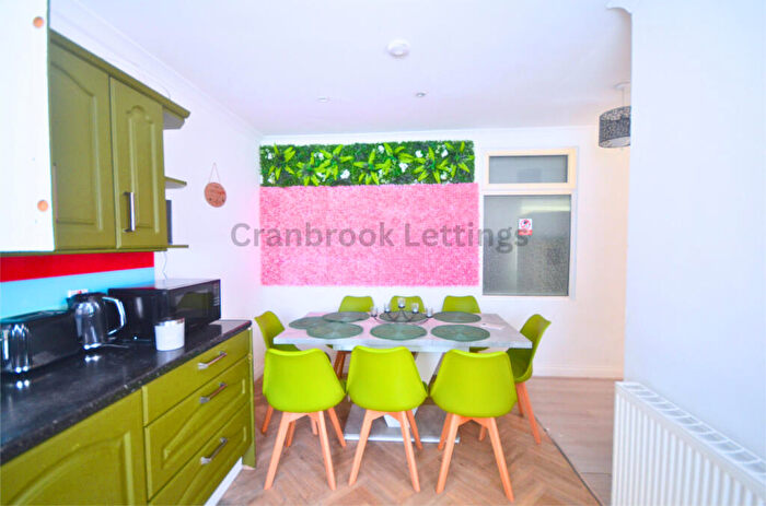 5 Bedroom Semi Detached House For Sale In Pershore Close, IG2