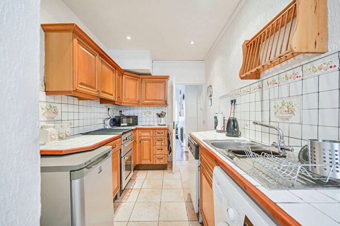 3 Bedroom Semi-detached House For Sale In Derwent Avenue, London, Edmonton, London, N18