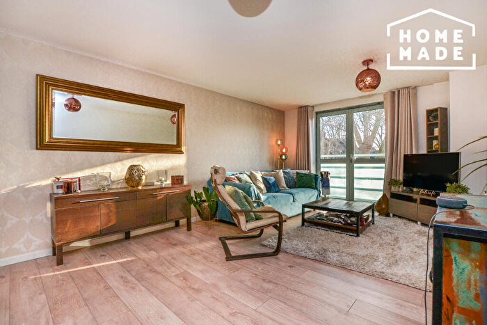 2 Bedroom Flat To Rent In Connexion Building, Battersea, SW11