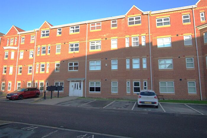 2 Bedroom Flat To Rent In Lingwood Court, Thornaby, Stockton-On-Tees, TS17